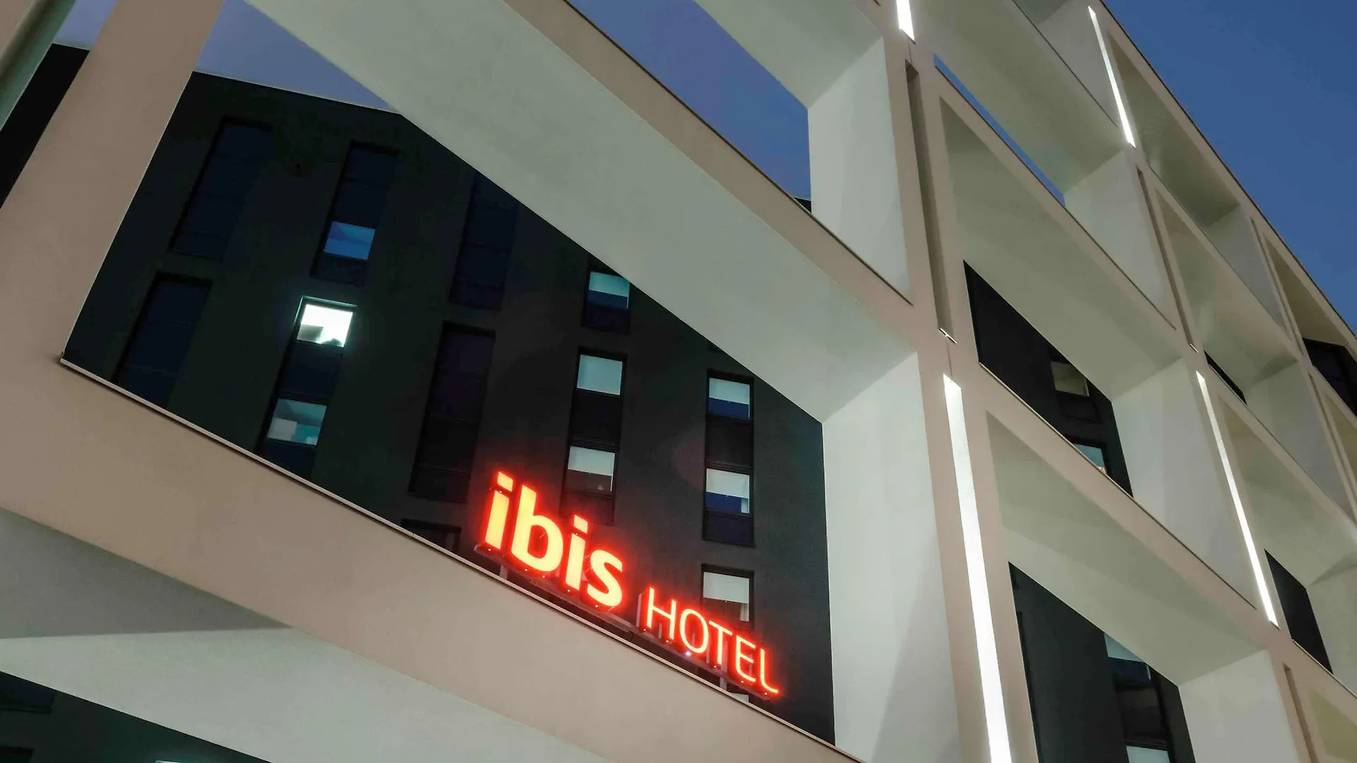 מלון Ibis Hamburg City 3*,