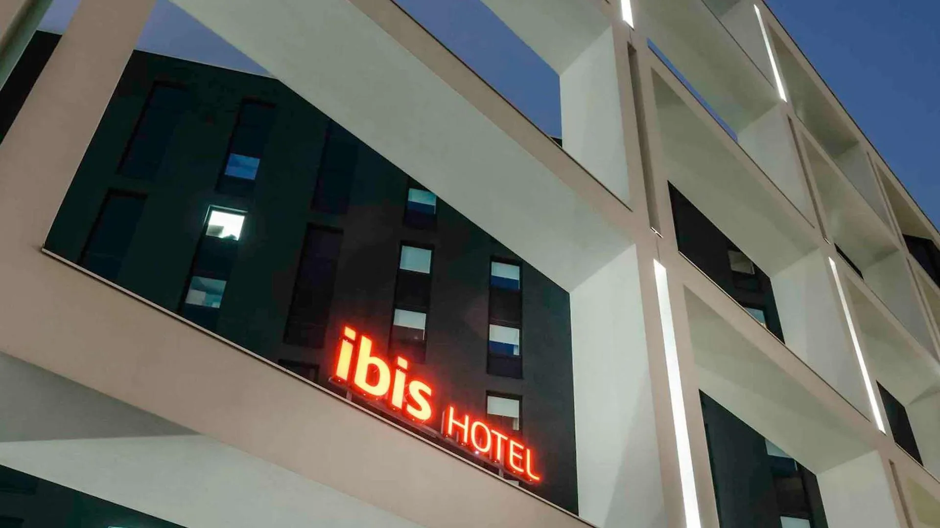 מלון Ibis Hamburg City 3*,