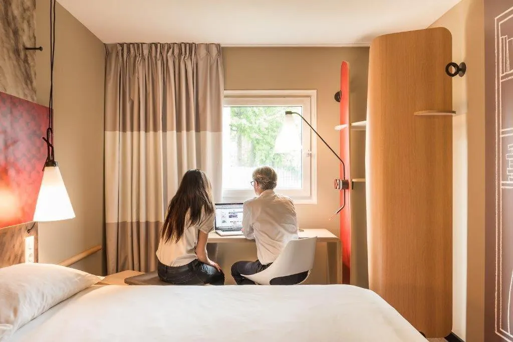 Ibis Hamburg City 3*,